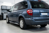 Chrysler Voyager 2001-2007 Pedane Laterali Tayga V2 (2 pz, Alluminio) foto 1