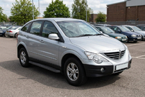 SsangYong Action 2005-2018 Pedane Laterali Tayga Black (2 pz, Alluminio) foto 1