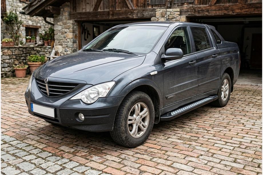SsangYong Action 2005-2018 Pedane Laterali New Vision Black (2 pz, Alluminio) Foto 1