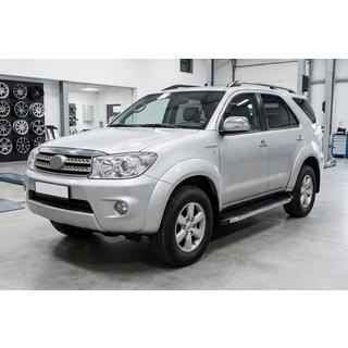 Pedane Laterali BlackLine (2 pz, Alluminio) Toyota Fortuner 2006-2015 foto 1