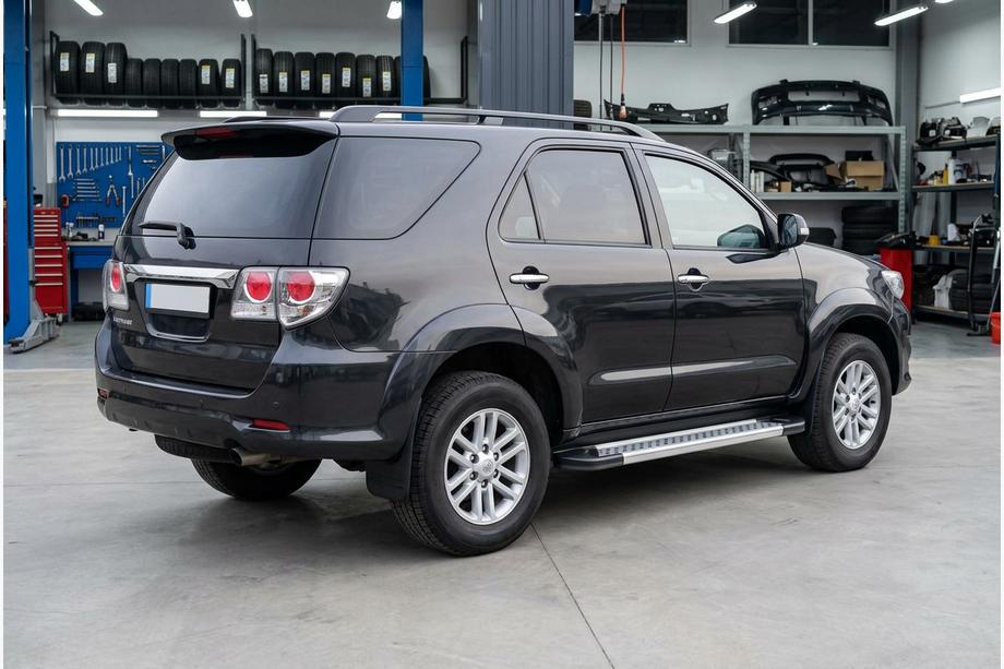 Toyota Fortuner 2006-2015 Pedane Laterali New Vision Grey (2 pz, Alluminio) Image