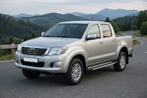 Toyota Hilux 2006-2015 Pedane Laterali RedLine V1 (2 pz, Alluminio) foto 1