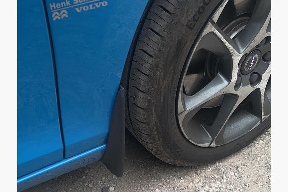 Volvo V40 2012- Paraspruzzi Premium Originali (2012-2016, 4 pz) Image