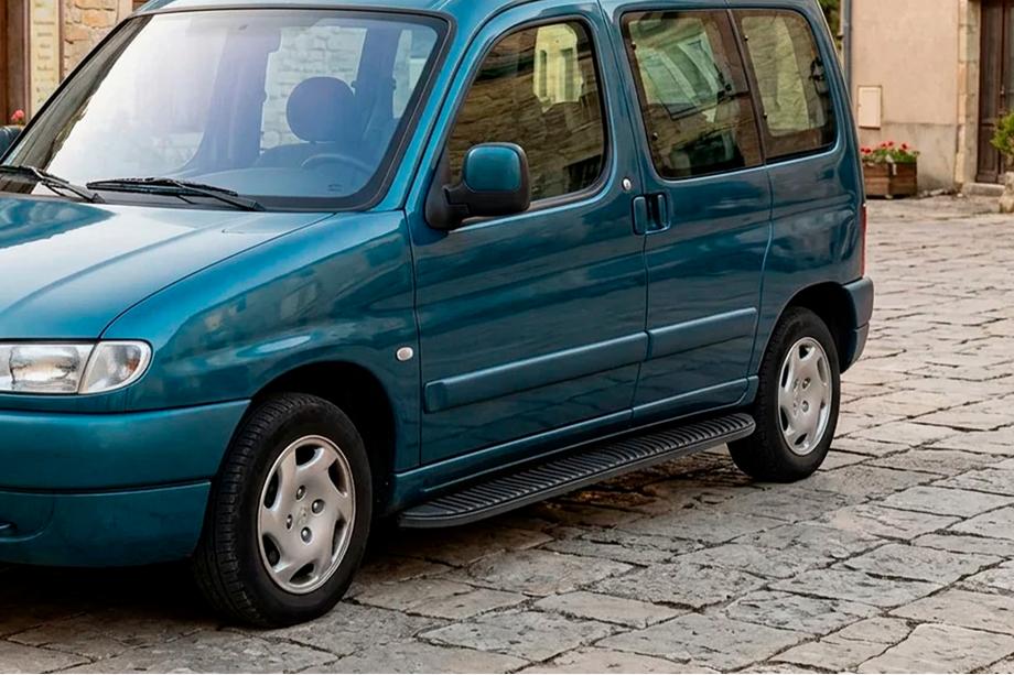 Peugeot Partner 1996-2008 Pedane Laterali Tayga Black (2 pz, Alluminio) Image