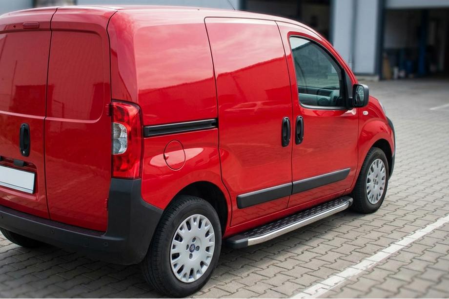 Fiat Fiorino/Qubo 2008-2024 Pedane Laterali BlackLine (2 pz, Alluminio) Foto 1
