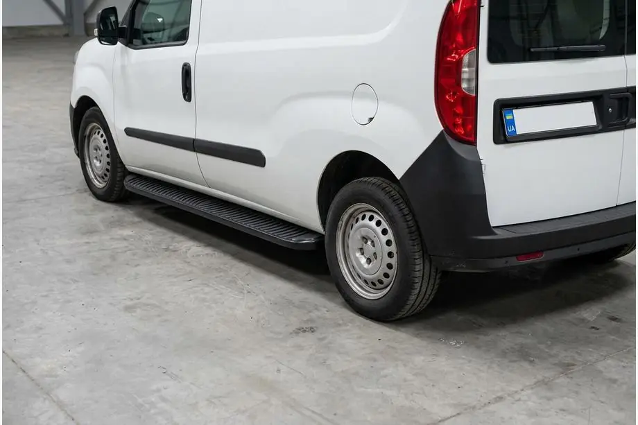 Opel Combo 2012-2018 Pedane Laterali Tayga Black (2 pz, Alluminio) Image