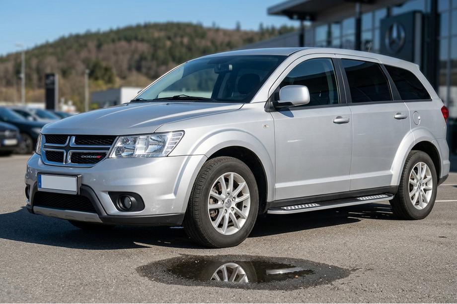Dodge Journey 2008-2020 Pedane Laterali Tayga V2 (2 pz, Alluminio) Image