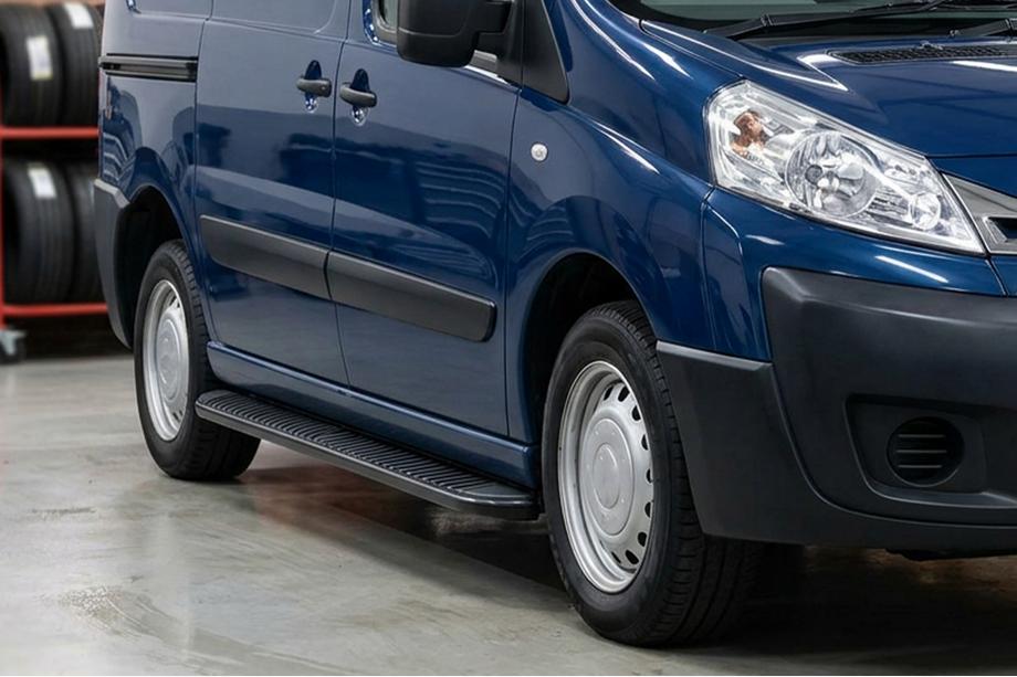 Citroen Jumpy 2007–2017 Pedane Laterali Tayga Black (2 pz, Alluminio) Image