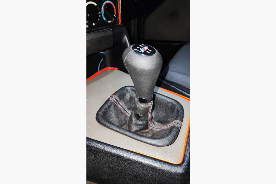 BMW 5 Series E34 1988-1995 Pomello cambio OEM (similpelle, nero liscio) Foto 4