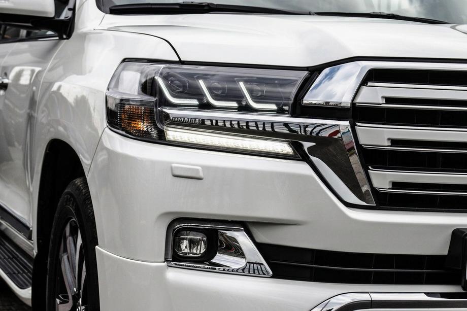 Toyota Land Cruiser 200 2007-2021 Fari Anteriori 2016+ (LX-Design) Image