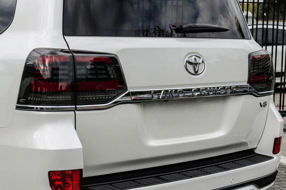 Toyota Land Cruiser 200 2007-2021 Fanali Posteriori 2016-2021 (Sequential Red) Image