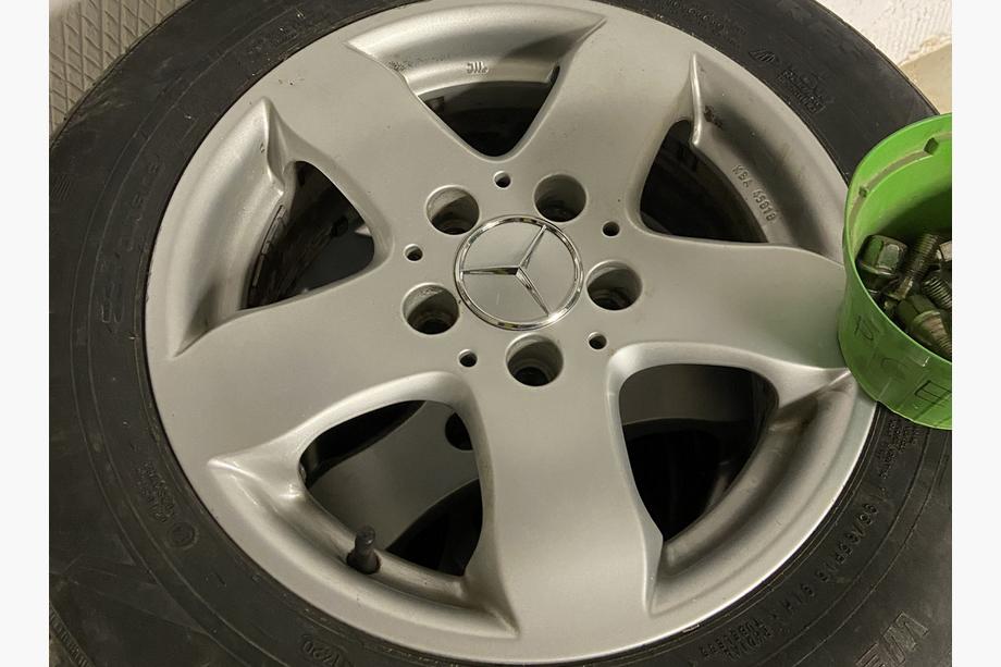 Mercedes-Benz Coprimozzo 75/71 mm senza anello (4 pz, grigio) Foto 2
