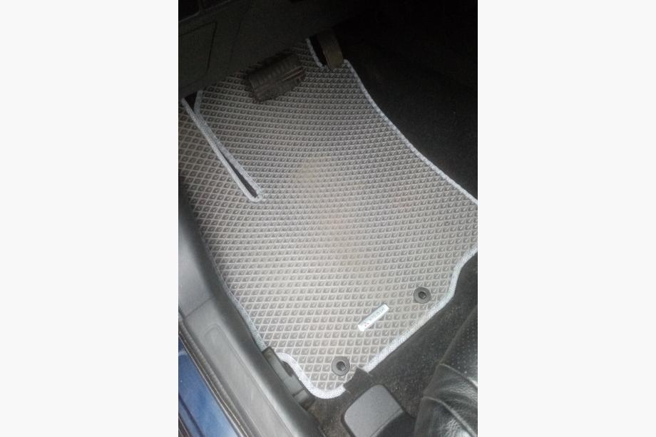 Mitsubishi Outlander 2012-2021 Tappetini EVA (Grigio) Image
