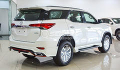 Toyota Fortuner 2015- Kit carrozzeria Lexus-TRD V2 (per 2015-2020) foto 5