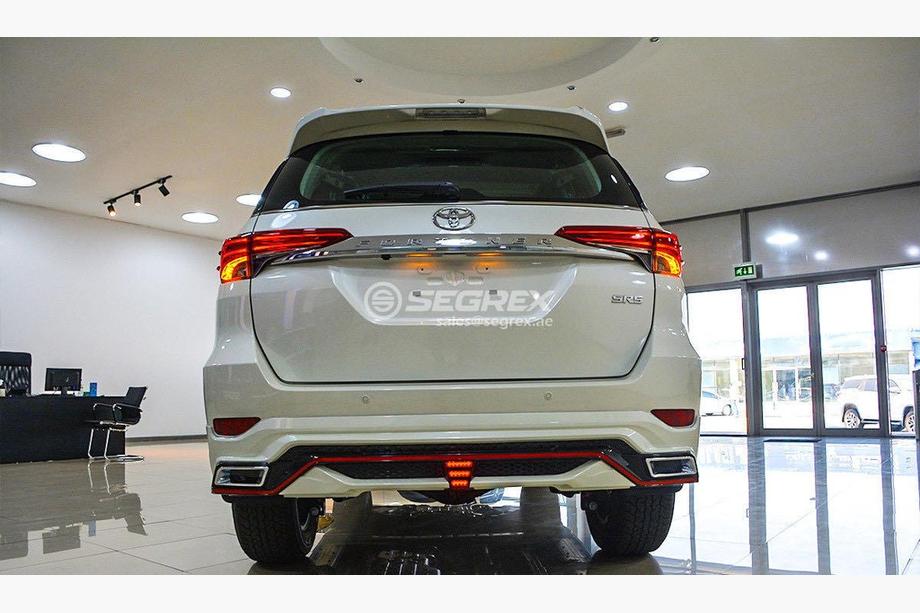Toyota Fortuner 2015- Kit carrozzeria Lexus-TRD V2 (per 2015-2020) Foto 3