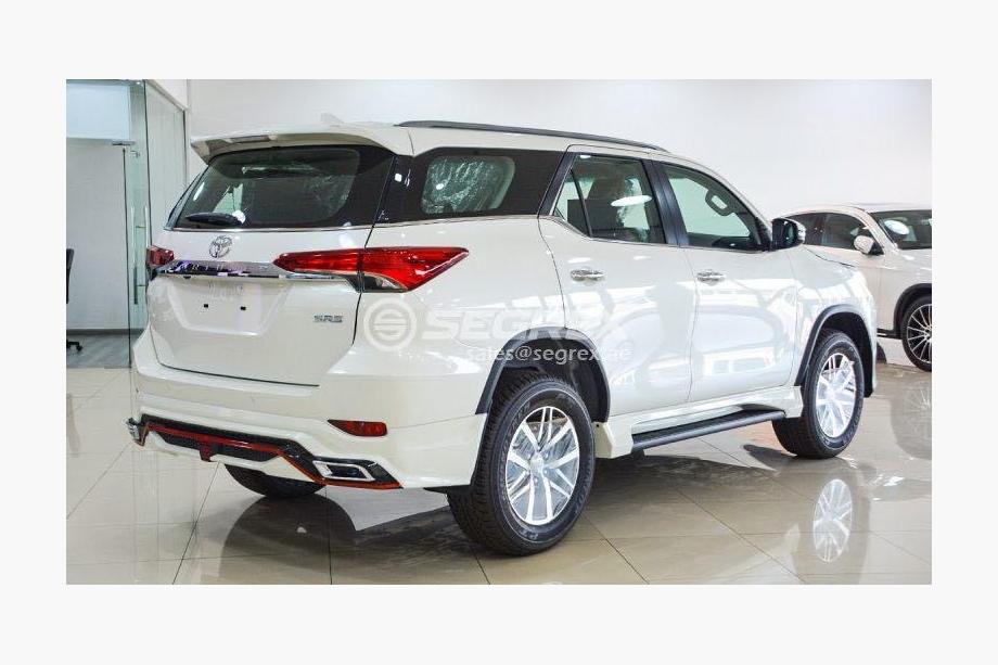 Toyota Fortuner 2015- Kit carrozzeria Lexus-TRD V2 (per 2015-2020) Foto 5
