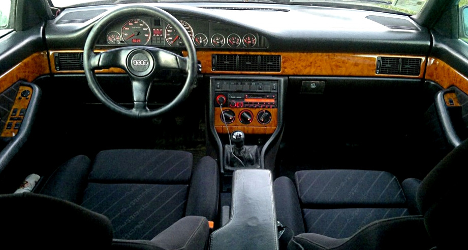 Sovrapposizione del pannello frontale Audi 100 e loro proprietà