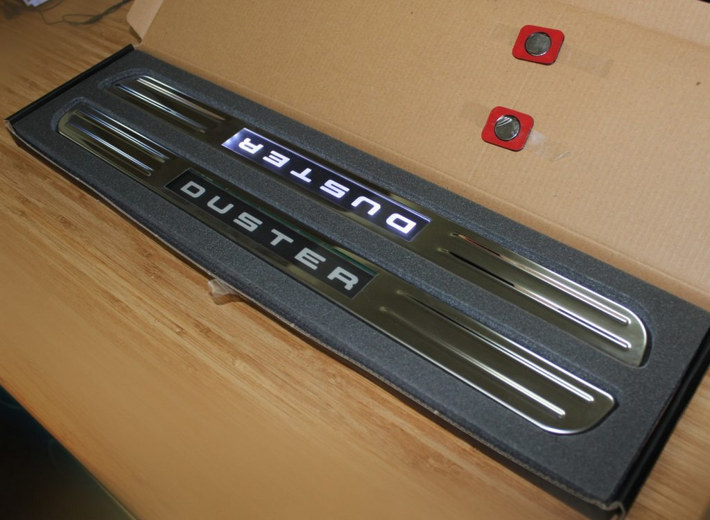 Davanzali wireless illuminati su Renault Duster