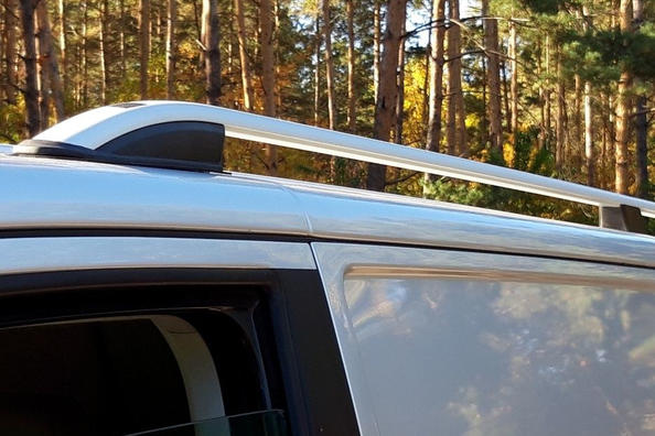 Mancorrenti sul tetto per Volkswagen T5 Caravelle