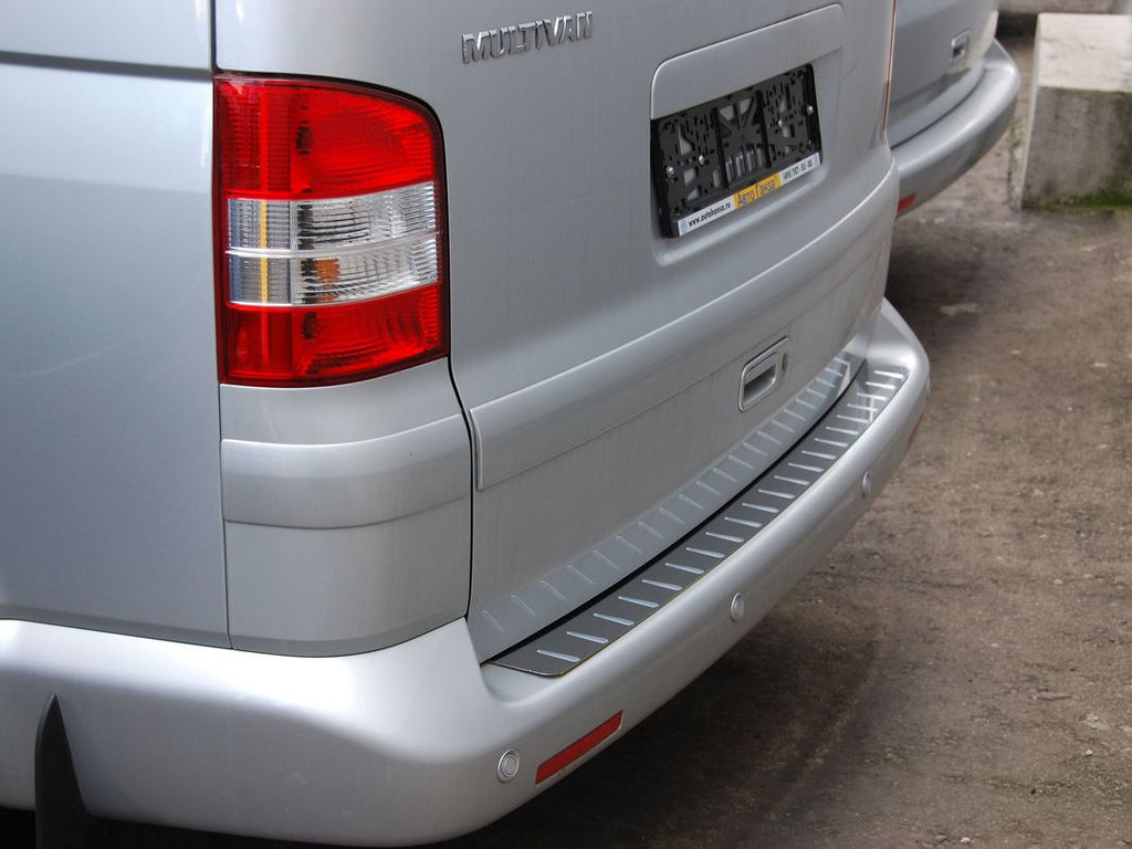 Finiture cromate sul paraurti posteriore Volkswagen T5 Multivan