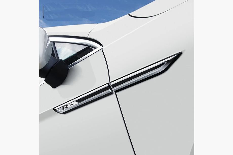 Volkswagen Passat B8 2015-2023 Badge R-Line (assortiti) Foto 9