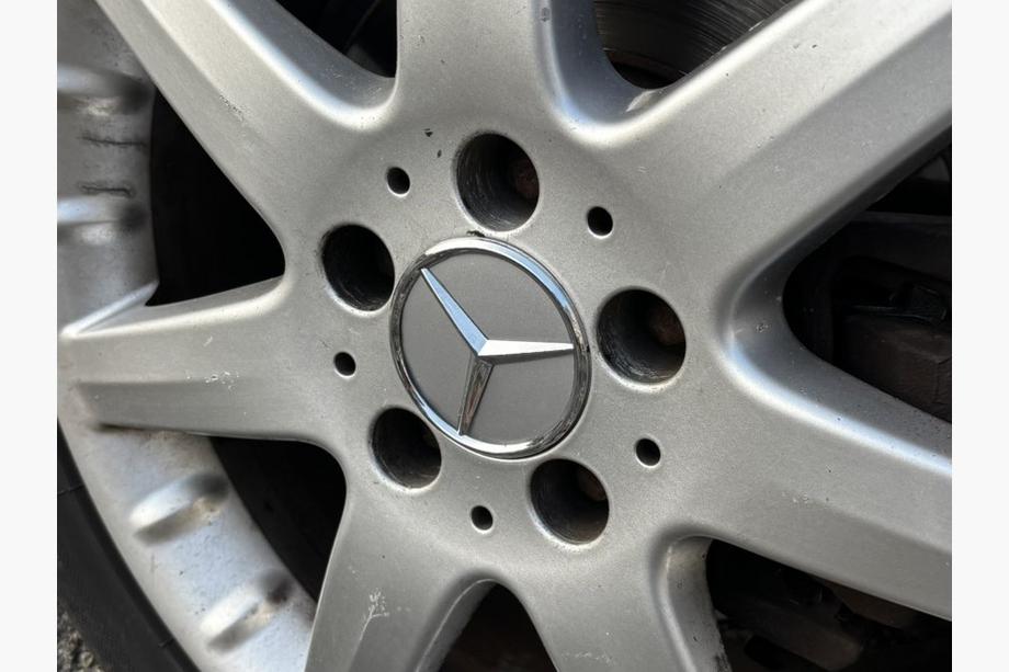 Mercedes-Benz Copri mozzo cerchi 70/75 mm con anello (4 pz, grigio) Foto 3