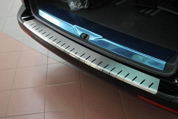 Paraurti posteriore curvo per Volkswagen T5 Multivan Foto 1