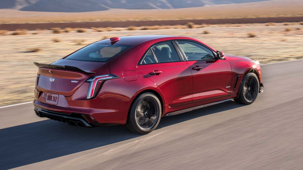 Cadillac CT4-V Blackwing: berlina compatta "carica" con motore da 479 cavalli