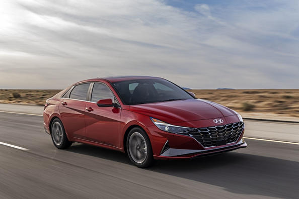 Revisione della Hyundai Elantra di settima generazione Foto 2