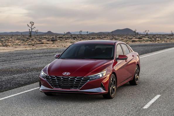 Revisione della Hyundai Elantra di settima generazione