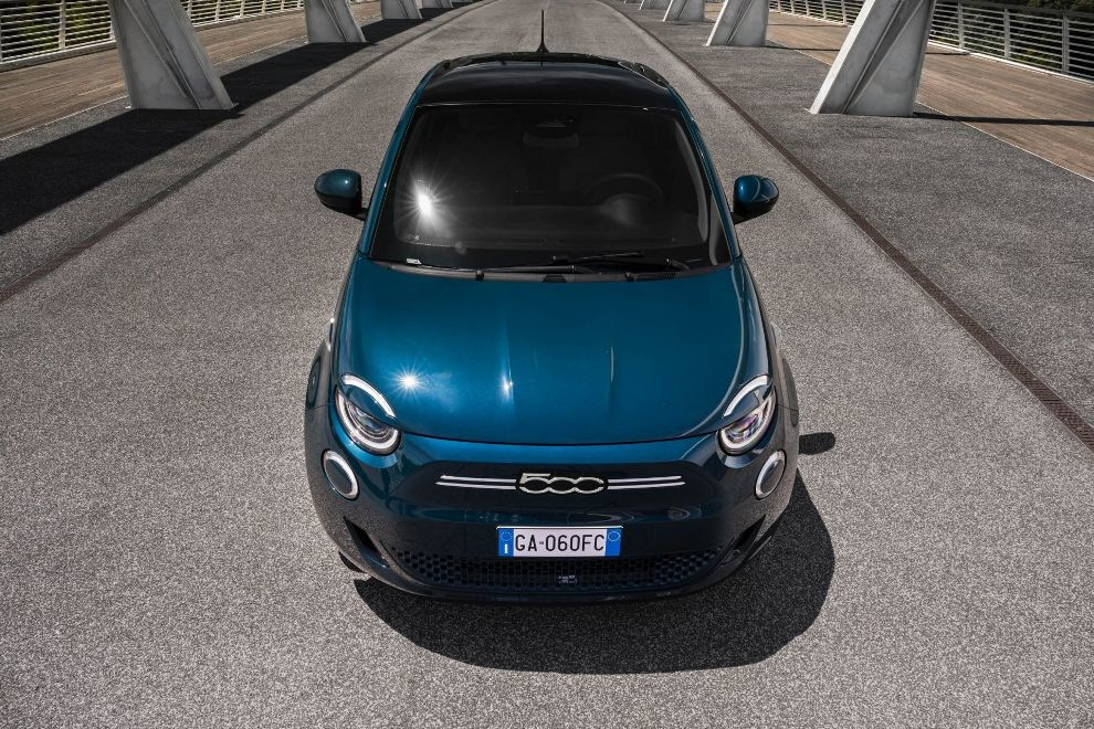 Revisione della berlina elettrica subcompatta Fiat 500e