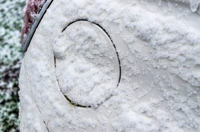Come aprire un tappo del serbatoio del gas congelato?