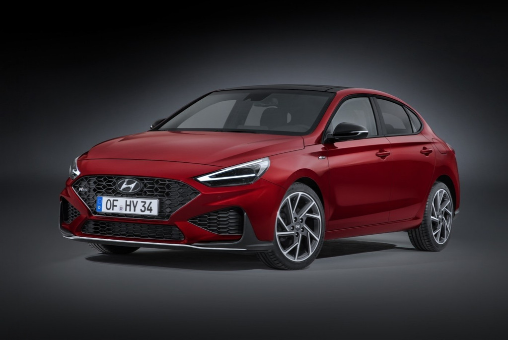 Revisione del liftback aggiornato Hyundai i30 Fastback