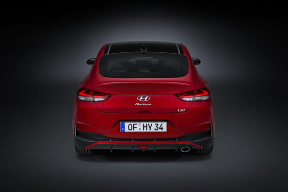 Revisione del liftback aggiornato Hyundai i30 Fastback Foto 6