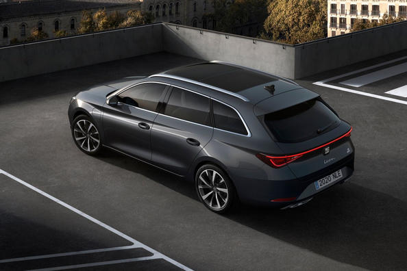 Revisione della quarta generazione della station wagon SEAT Leon ST Foto 2