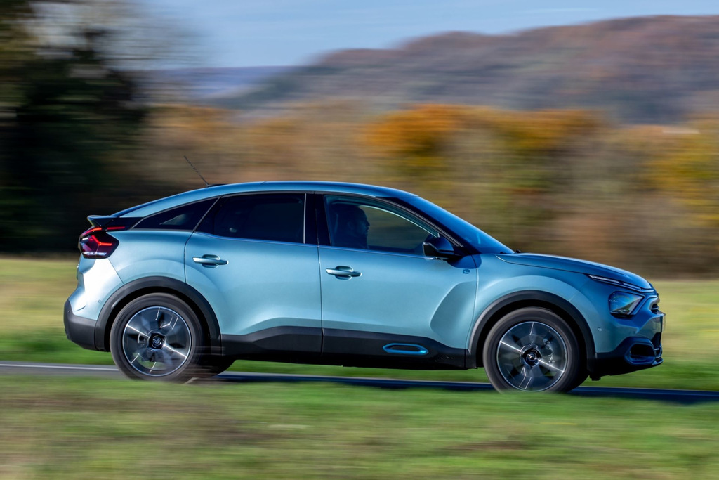 Revisione della berlina elettrica Citroen e-C4