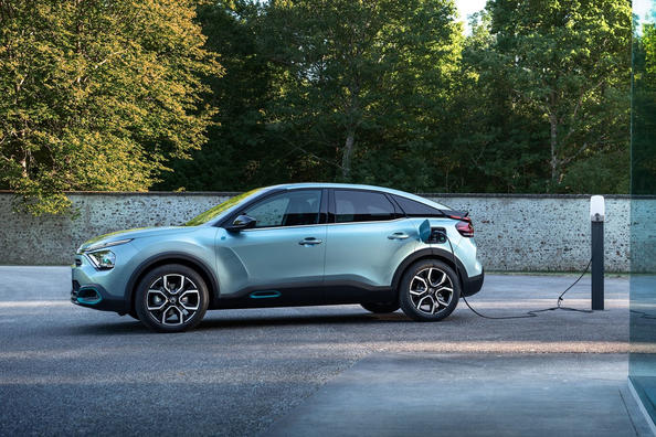Revisione della berlina elettrica Citroen e-C4