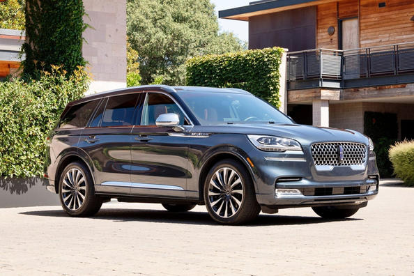 Crossover Lincoln Aviator premium a sette posti