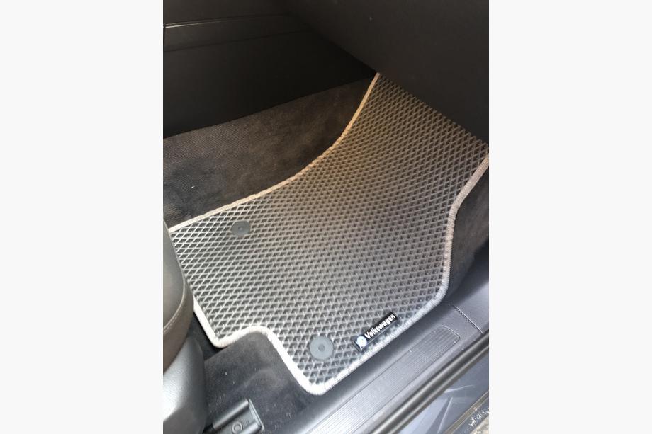 Volkswagen Passat B8 2015-2023 Tappetini EVA (UE, Neri) Foto 4