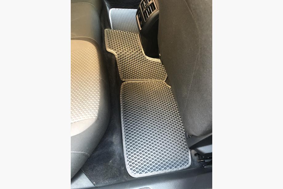 Volkswagen Passat B8 2015-2023 Tappetini EVA (UE, Neri) Foto 7