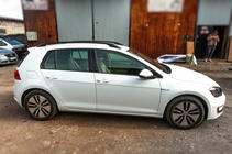 Volkswagen Golf 7/E-Golf 2012-2020 Barre portatutto OmsaLine Solid (2 pz, nere) foto 6