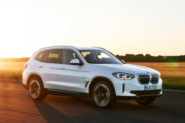 Recensione del crossover elettrico BMW iX3