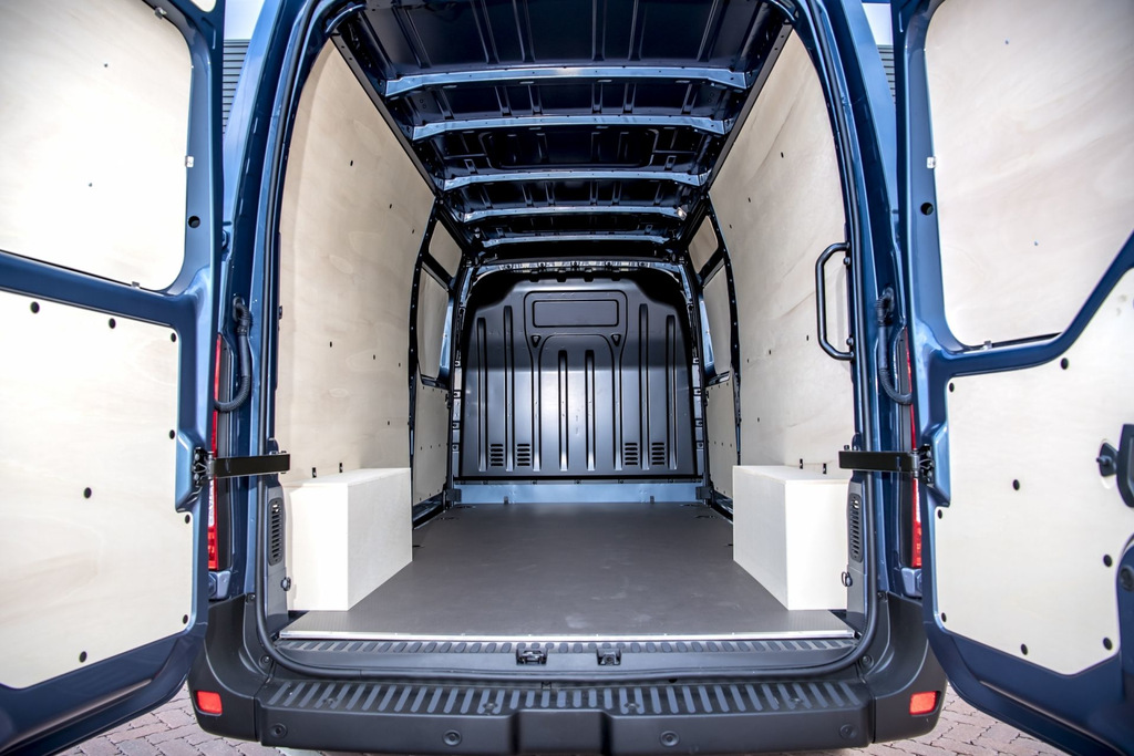 Revisione del furgone aggiornato Renault Master