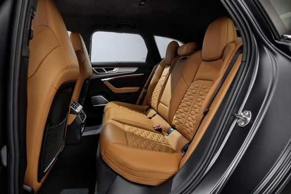 Revisione della station wagon a trazione integrale da 600 cavalli Audi RS6 Avant Foto 8