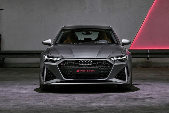 Revisione della station wagon a trazione integrale da 600 cavalli Audi RS6 Avant Foto 6