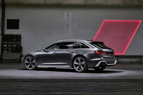 Revisione della station wagon a trazione integrale da 600 cavalli Audi RS6 Avant Foto 4