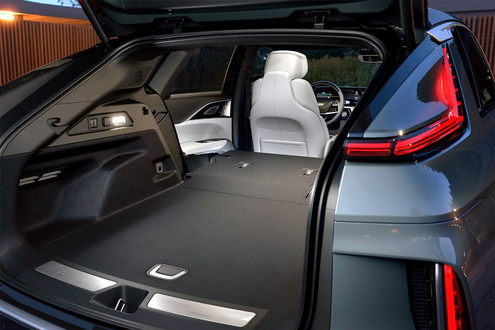 Crossover Cadillac Lyriq: la prima auto elettrica di serie del marchio americano