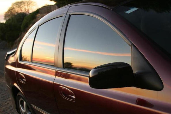 Tipi di colorazione del vetro per auto