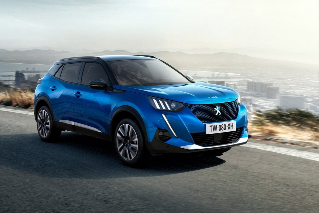 Recensione crossover elettrica subcompatta Peugeot e-2008