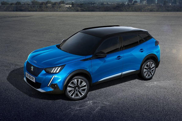 Recensione crossover elettrica subcompatta Peugeot e-2008